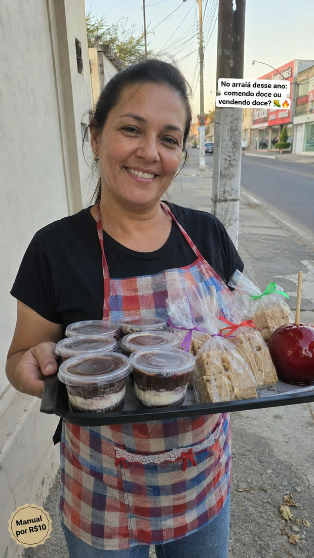 Rosa segurando uma bandeja de doces